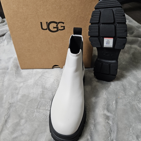 UGG Ashton Chelsea Boots White Women’s Size 7.5 Waterproof - Picture 6 of 13